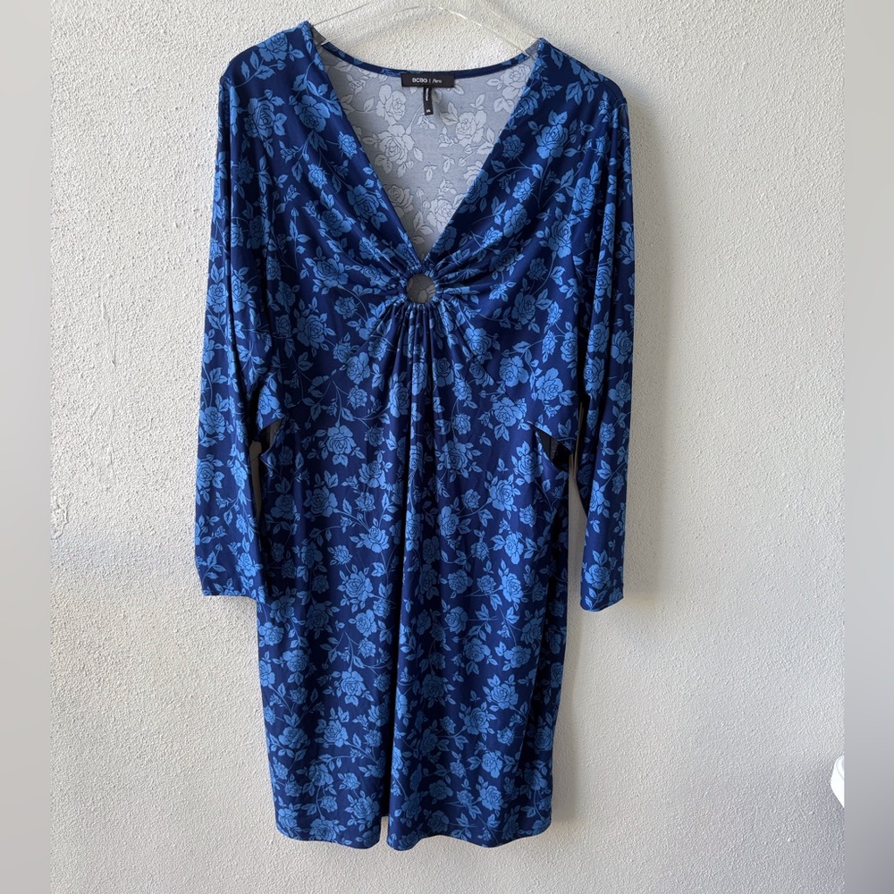 BCBG Paris Ruched O-Ring Dress XXL with Side Cut Outs V-Neck Blue Floral Stretch